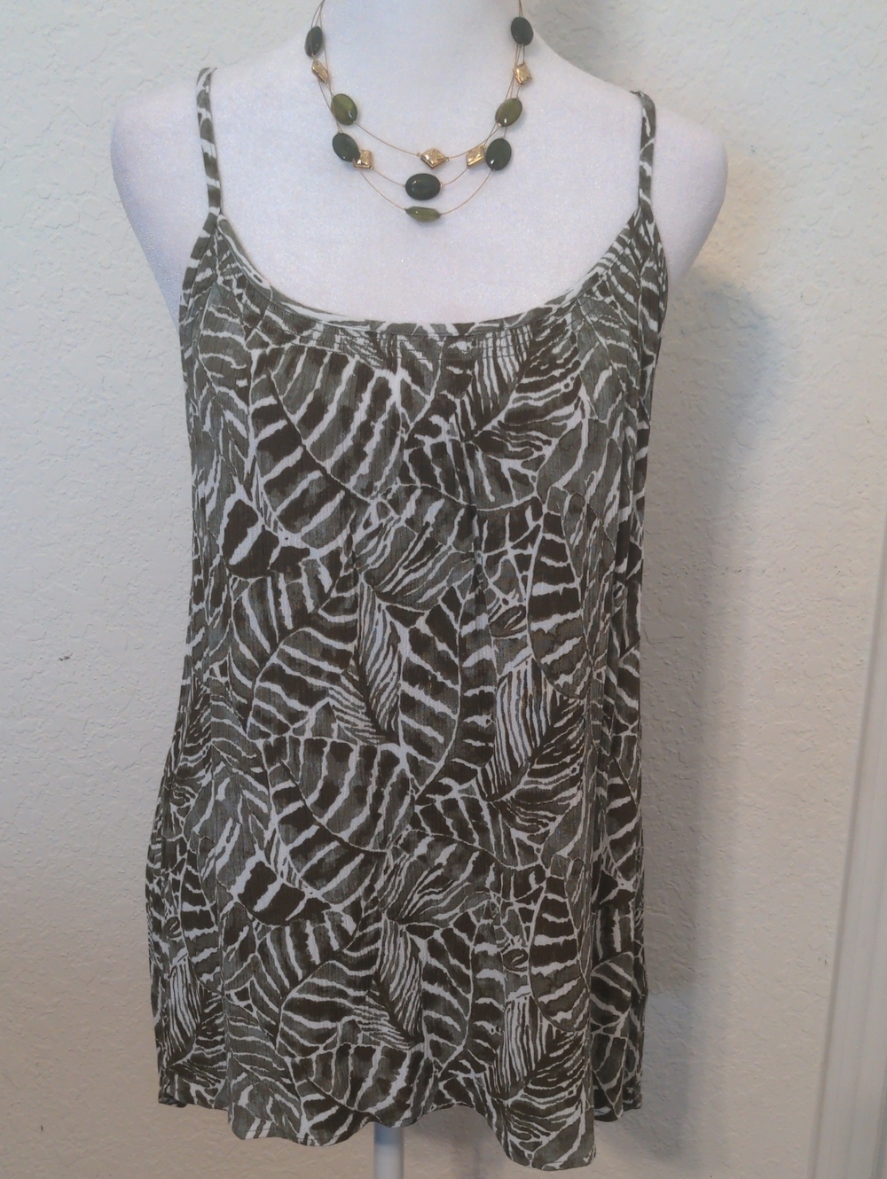 H&M Women's Spaghetti Strap Tropical Green Leaf Print Size 10